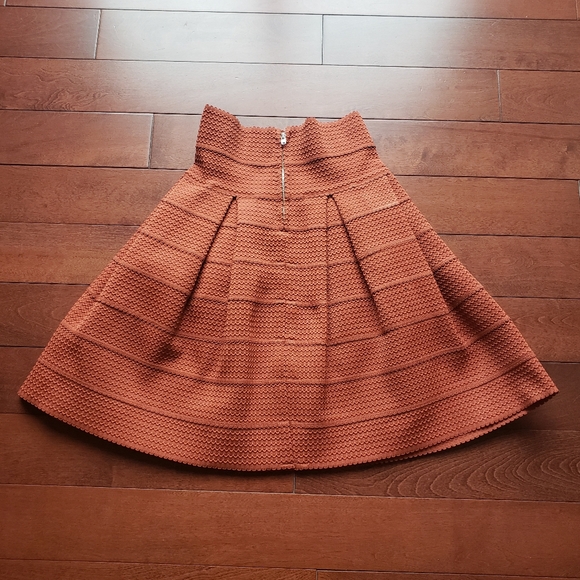 H&M Rust Red Textured Pleat Skirt| Size XS - Picture 2 of 6